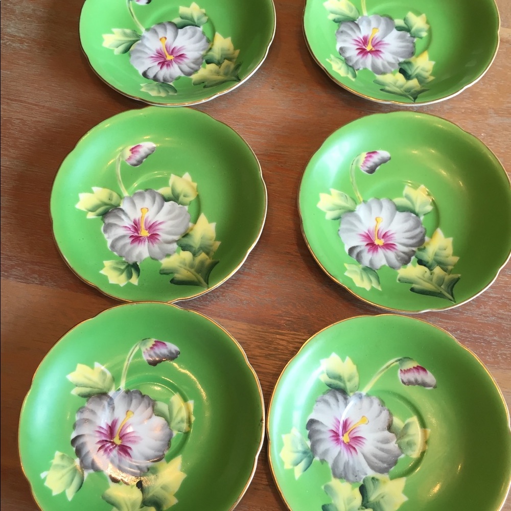 Beautiful vintage set of 6 small plates